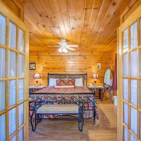 Ladybug Resort Romantic Cabin With Mountain Views, Game Room, Close To Dollywood เซอเวียร์วีล ภายนอก รูปภาพ