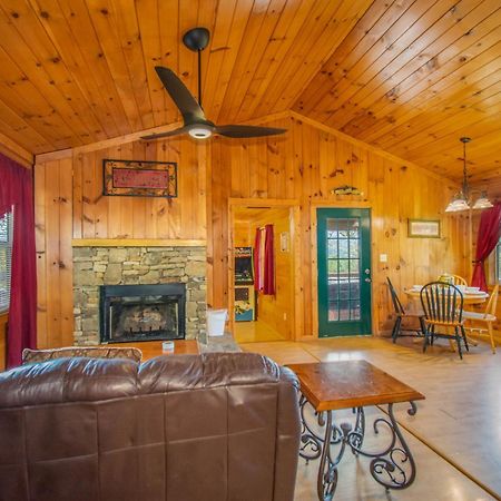 Ladybug Resort Romantic Cabin With Mountain Views, Game Room, Close To Dollywood เซอเวียร์วีล ภายนอก รูปภาพ