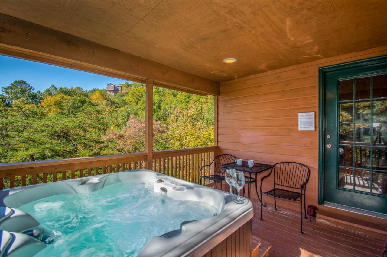 Ladybug Resort Romantic Cabin With Mountain Views, Game Room, Close To Dollywood เซอเวียร์วีล ภายนอก รูปภาพ