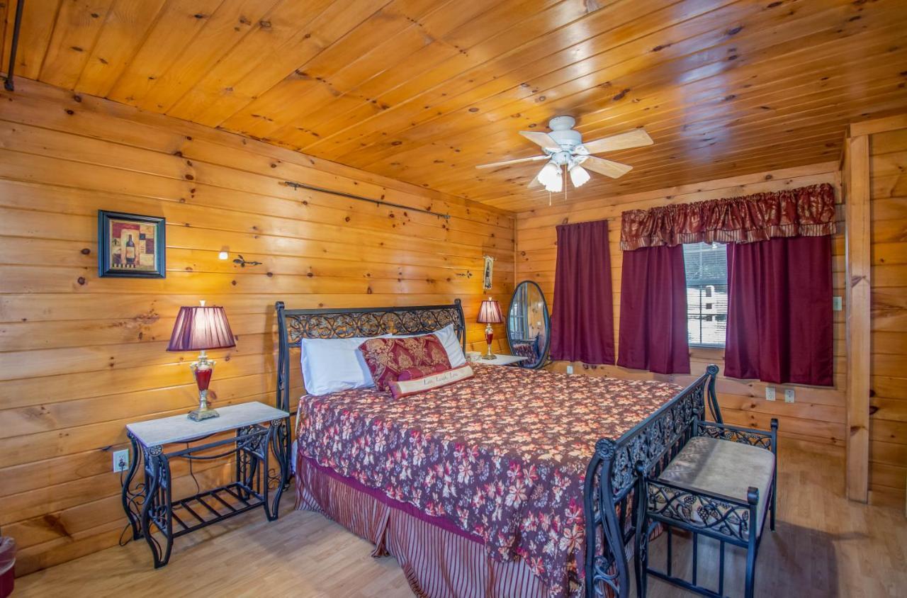 Ladybug Resort Romantic Cabin With Mountain Views, Game Room, Close To Dollywood เซอเวียร์วีล ภายนอก รูปภาพ
