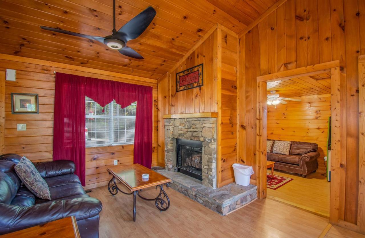 Ladybug Resort Romantic Cabin With Mountain Views, Game Room, Close To Dollywood เซอเวียร์วีล ภายนอก รูปภาพ