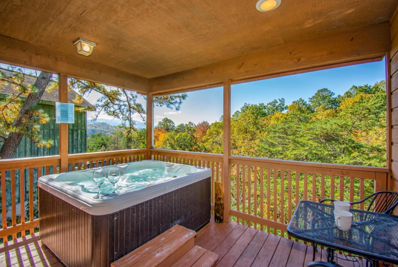 Ladybug Resort Romantic Cabin With Mountain Views, Game Room, Close To Dollywood เซอเวียร์วีล ภายนอก รูปภาพ