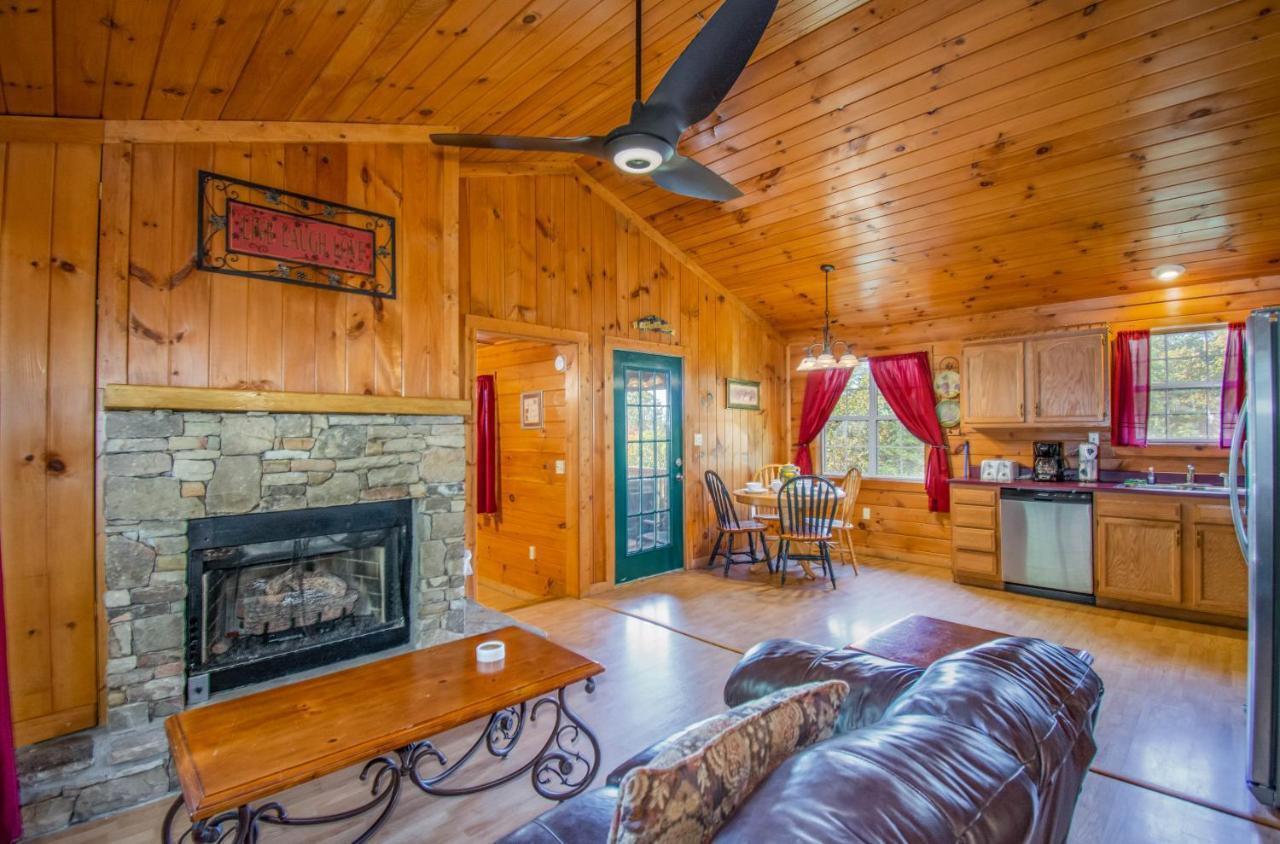 Ladybug Resort Romantic Cabin With Mountain Views, Game Room, Close To Dollywood เซอเวียร์วีล ภายนอก รูปภาพ