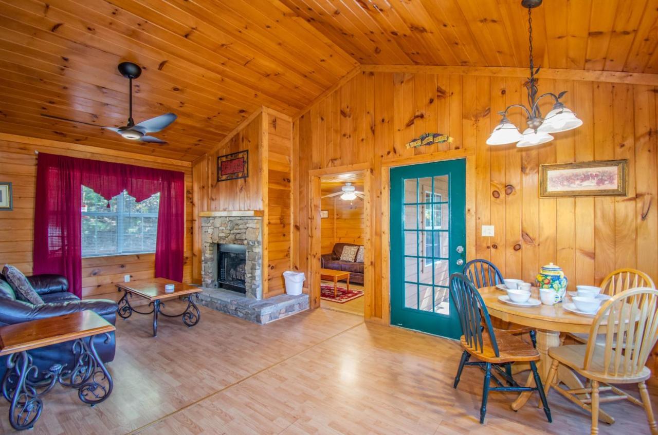 Ladybug Resort Romantic Cabin With Mountain Views, Game Room, Close To Dollywood เซอเวียร์วีล ภายนอก รูปภาพ